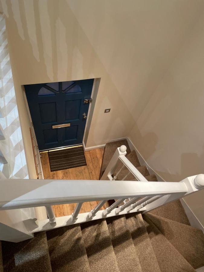 Super Convenient For Central London - Large 2 Double Bed Apartment 30 Seconds Walk To Platform Train Station And 19 Mins To London Waterloo Ngoại thất bức ảnh